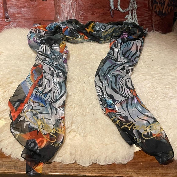 Ed Hardy scarf - Picture 10 of 11
